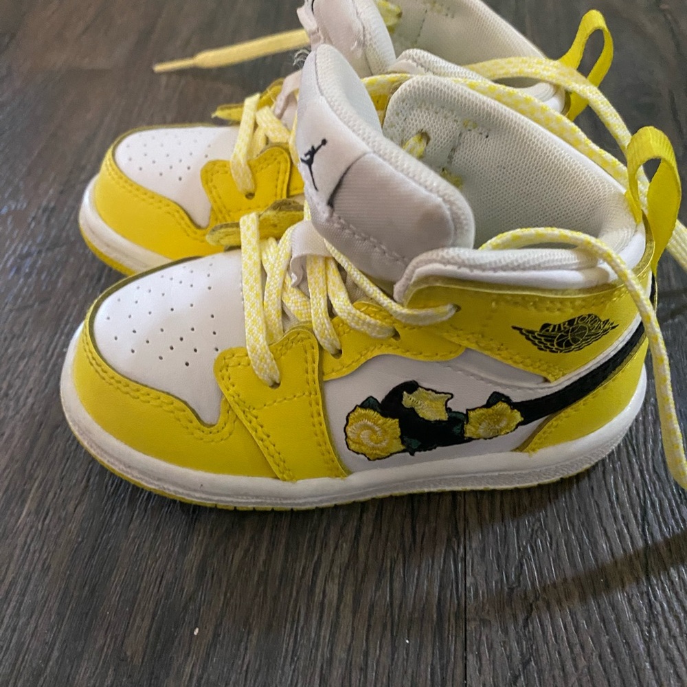 Nike Air Jordan 1 Mid SE PS Rose Patch Dynamic Yellow Sz 6C RARE
